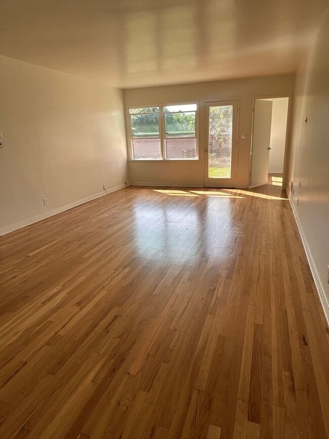 Building Photo - 13215