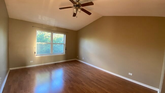 Building Photo - 496 Majestic Ln