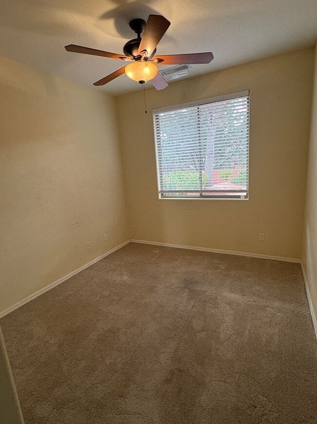 Building Photo - 110 E Bighorn Ct