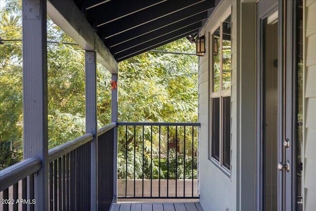 Building Photo - Luxury Living in Roosevelt Historic District!