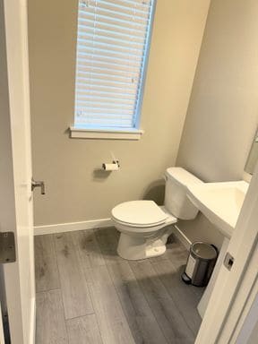 Building Photo - Stunning Tri Level 2 bed /2.5 bath Townhom...