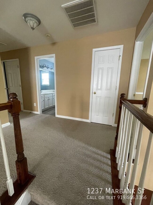 Building Photo - 1237 Marbank St