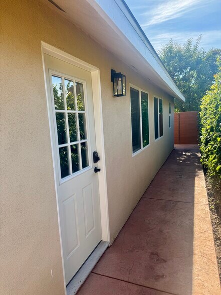 Building Photo - 2525 Sirius St