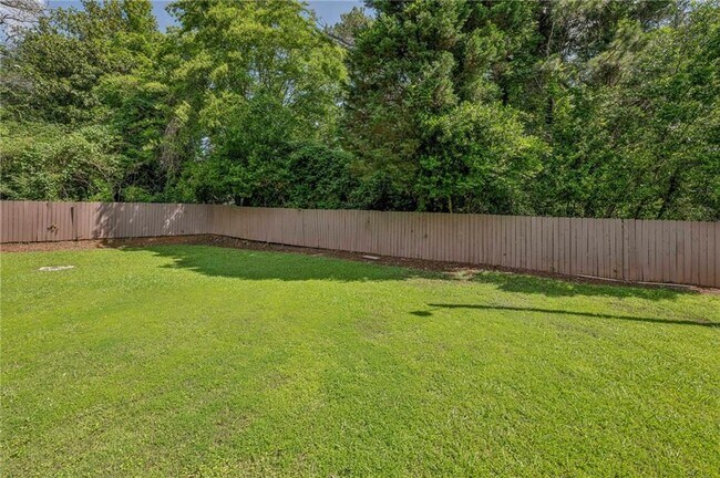 Building Photo - 2762 Dresden Dr