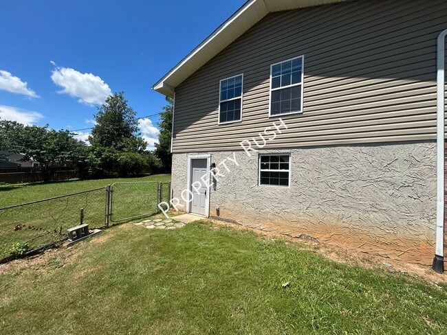 Building Photo - 9119 Westminister Cir Dr