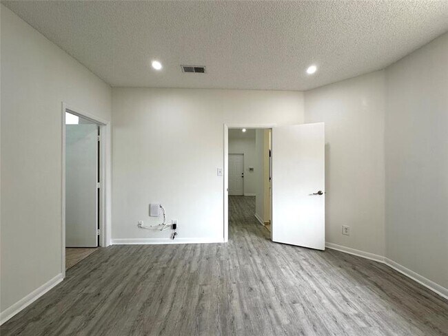 Building Photo - 641 Cypress Lake Blvd