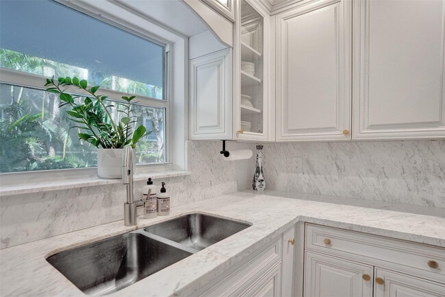 Building Photo - 2501 S Ocean Blvd