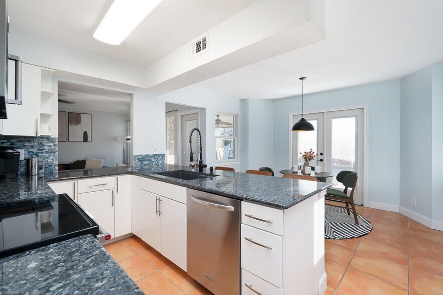 Building Photo - 10807 Mount Ida Dr