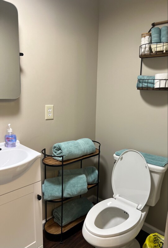 Building Photo - 76 Parkway Dr