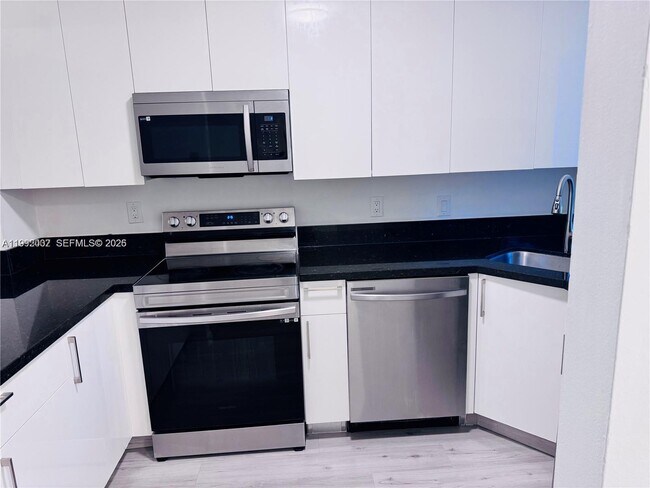 Building Photo - 2660 W 76th St