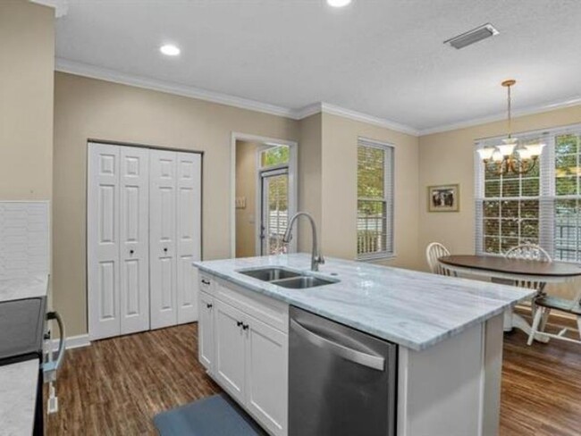 Building Photo - Three Bedroom Townhome in Southwood