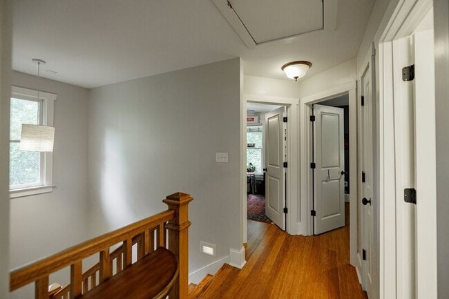 Building Photo - 145 Hillside St