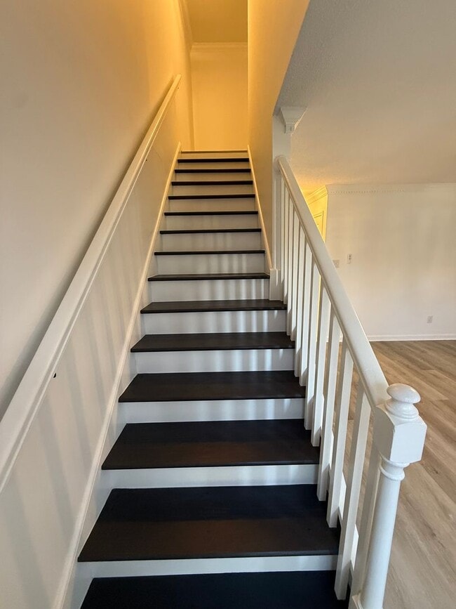 Building Photo - 3/3 Fully Renovated Town Home Available!