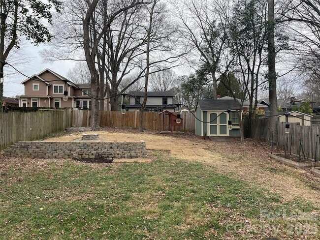 Building Photo - 2321 Barry St