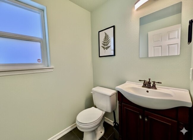 Building Photo - Spacious SW Tigard Retreat with Entertainer’s Backyard & Modern Chef’s Kitchen