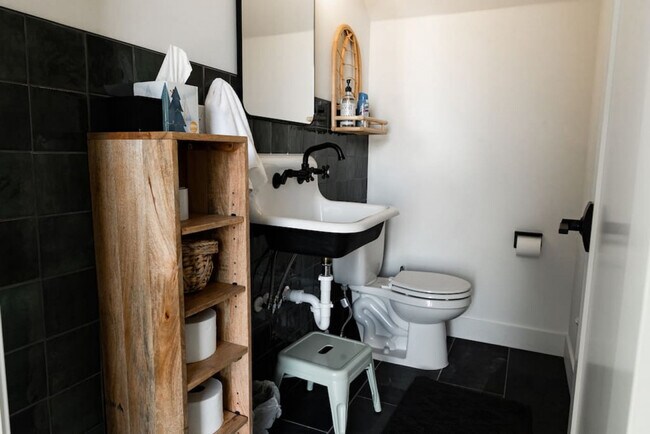 Building Photo - 2387 2500 E