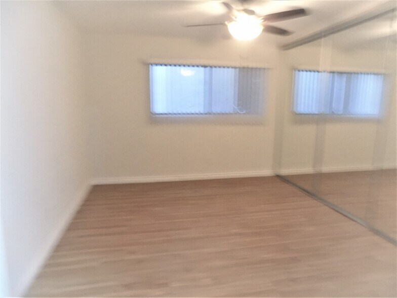 Building Photo - 129 W Chevy Chase Dr