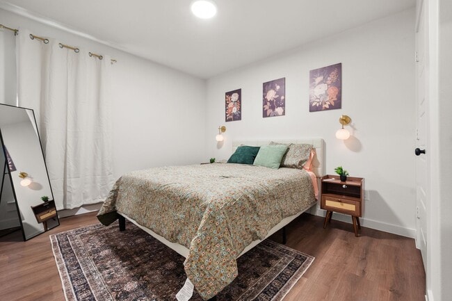 Building Photo - Furnished, Finished, and Ready for YOU!