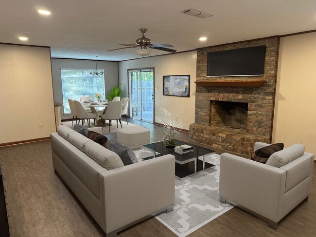 Building Photo - Red Oak Drive Property