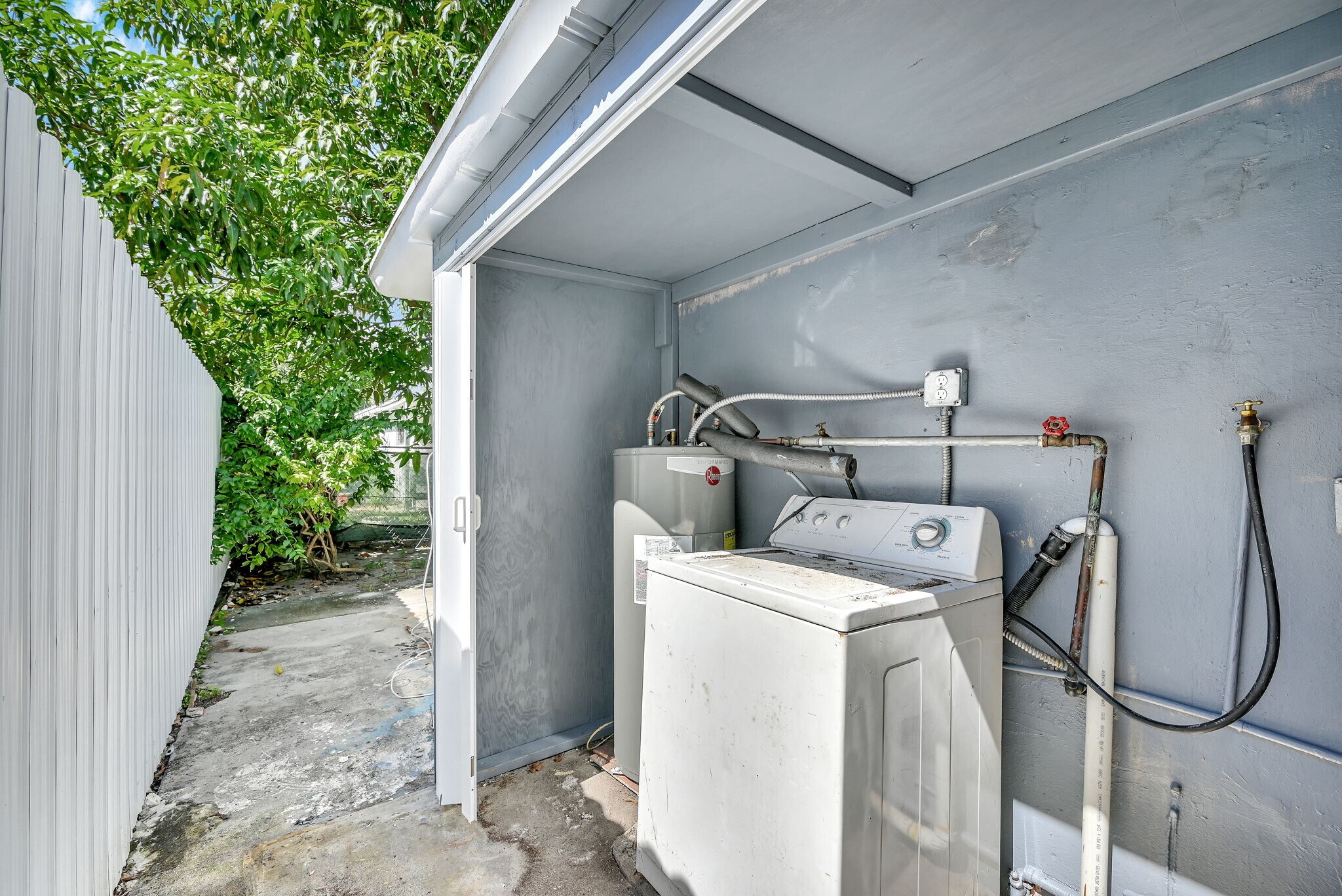 Building Photo - 6430 NE 1st Ct