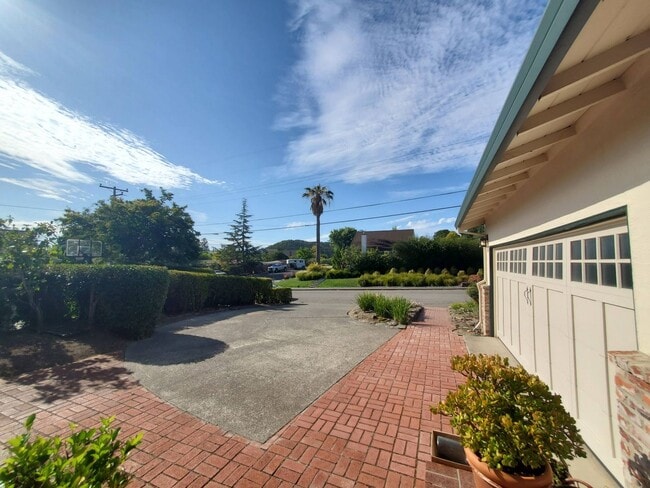 Building Photo - Stylish Single-Level in Marinwood | Great ...