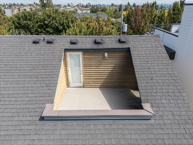 Building Photo - 4311A Linden Ave N