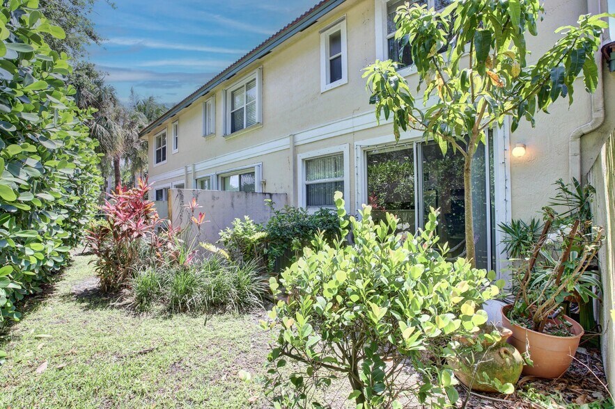 Building Photo - 11705 NW 47th Dr