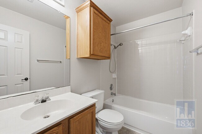 Building Photo - 1506 Fort LLoyd Pl