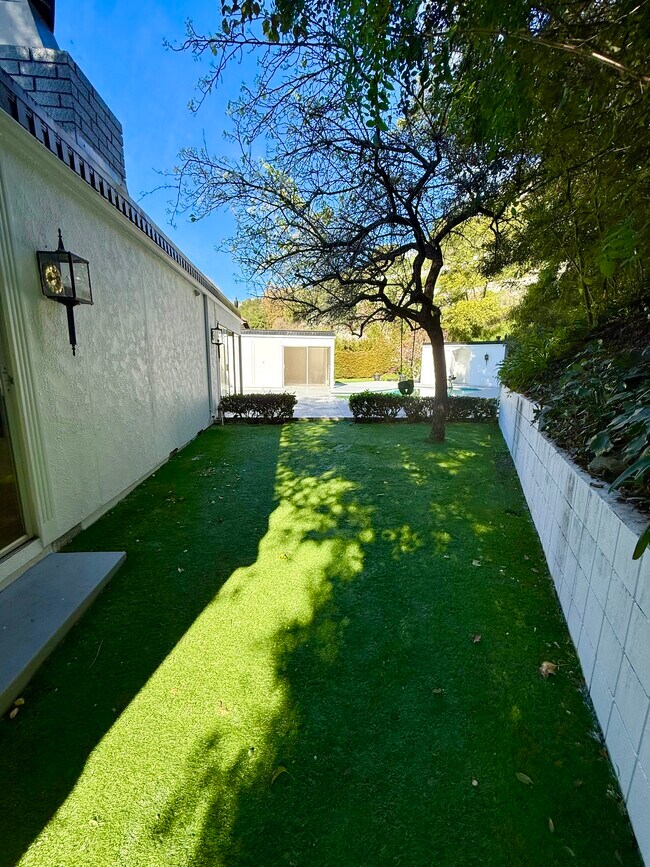 Building Photo - 936 Chantilly Rd