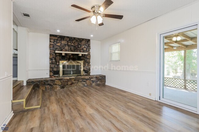 Building Photo - Charming Sherwood 3 BR Home with Fireplace & Big Yard