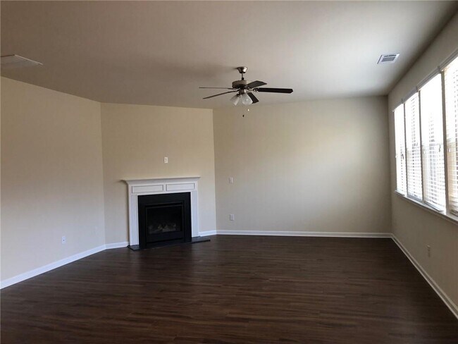 Building Photo - 5315 Mirror Lake Dr
