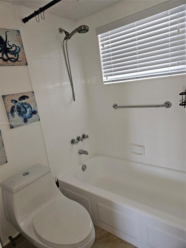 Building Photo - 9441 Live Oak Pl