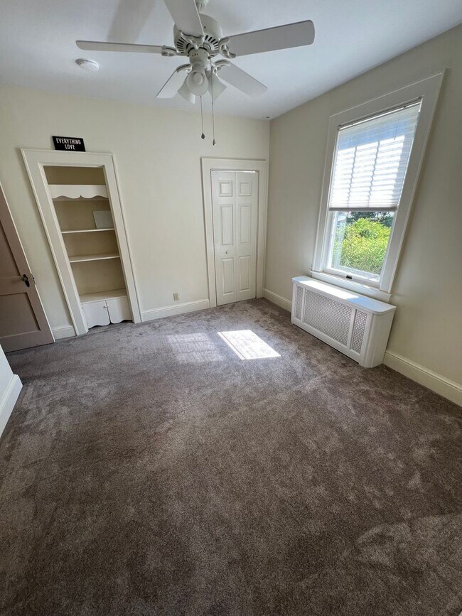 Building Photo - Beautiful 4 BR Brick Cape Cod in Lancaster!