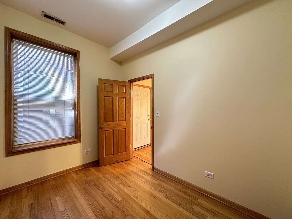 Building Photo - 2136 W Chicago Ave