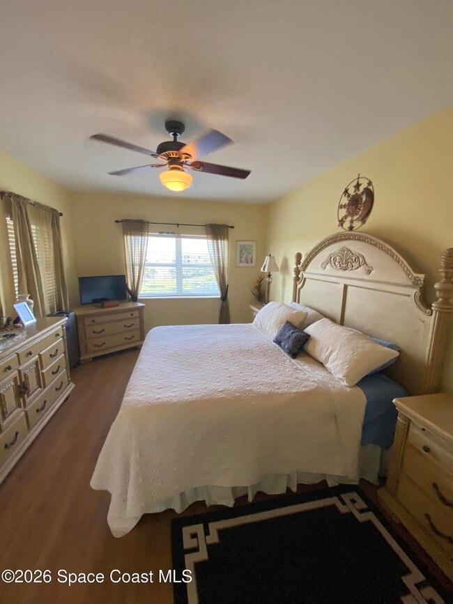 Building Photo - 8951 Lake Dr