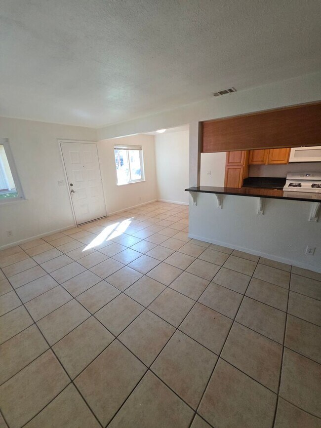 Building Photo - Charming 2BR/1BA Townhouse in Auburn - Available Now!