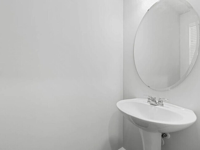 Building Photo - Lease OR Lease to Own