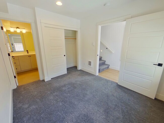 Building Photo - 2790 NW Harrison Blvd