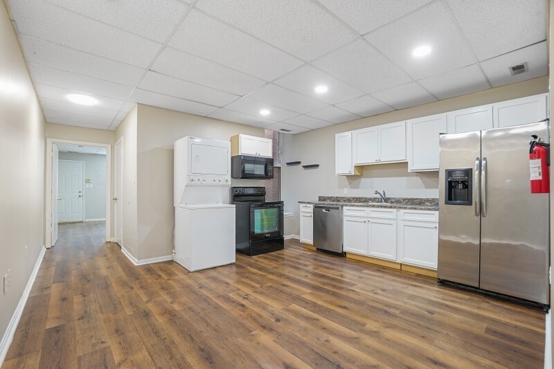 Building Photo - 2645 N Charles St