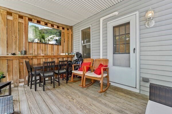 Building Photo - 13 Telegraph St