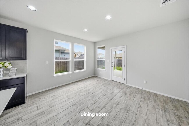 Building Photo - 123 White Dunes Dr