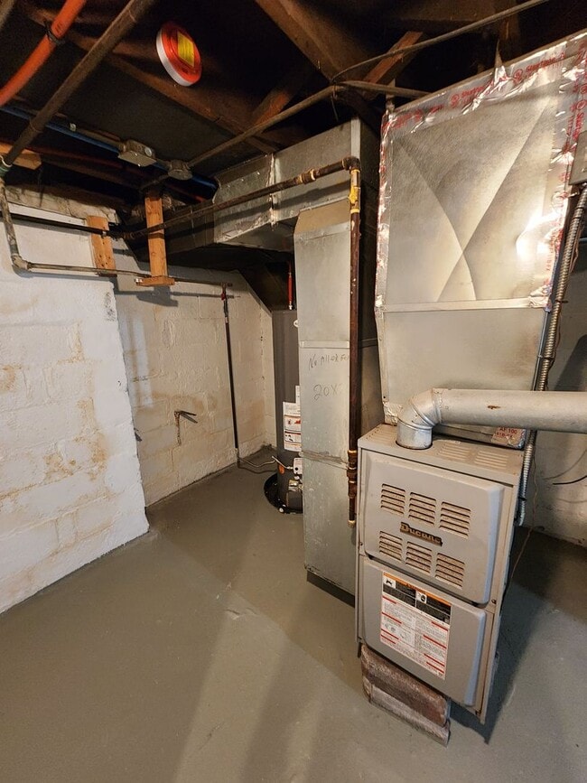 Building Photo - Large Glen Park Home