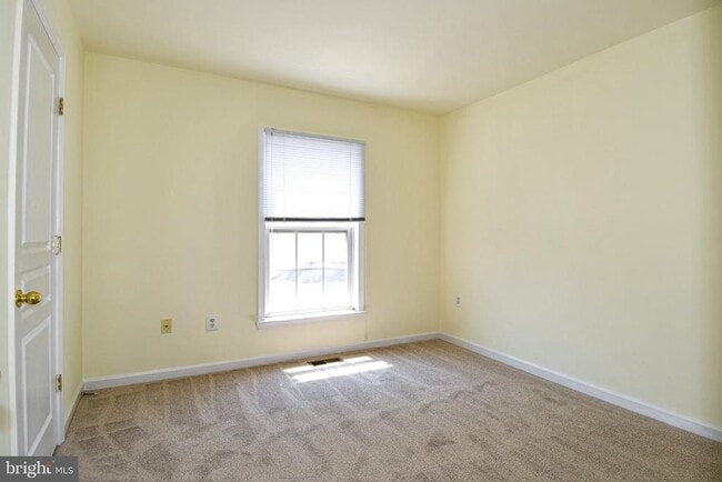 Building Photo - 8784 Lincoln St