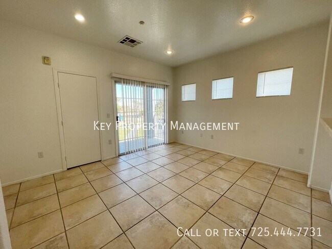 Building Photo - GORGEOUS THREE STORY 2 BEDROOM TOWNHOME IN...