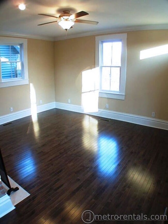 Building Photo - 264 E Kossuth St