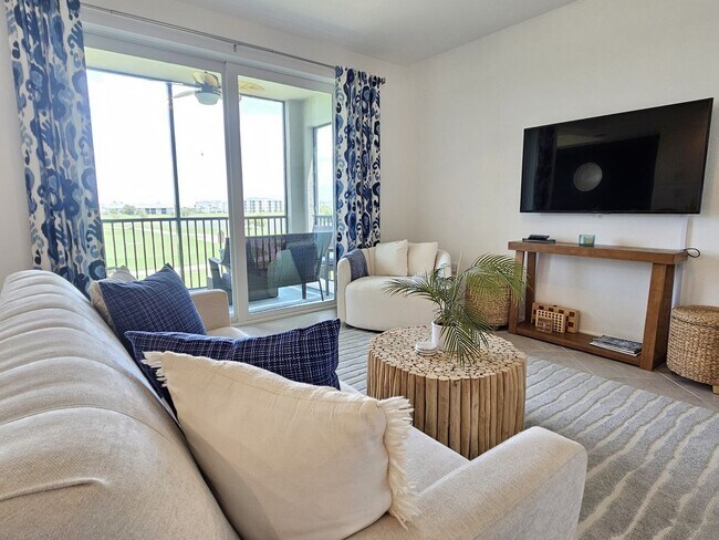 Building Photo - Annual UNFURNISHED or FURNISHED for your convenience: 2 Bedroom 2 Bathroom 2nd Floor Elevator acc...