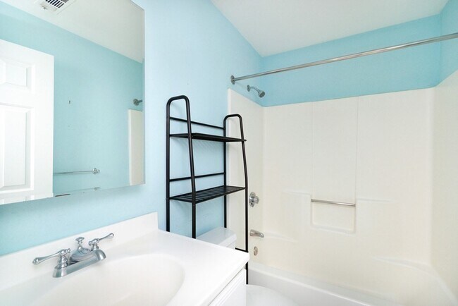 Building Photo - 426 Medford St