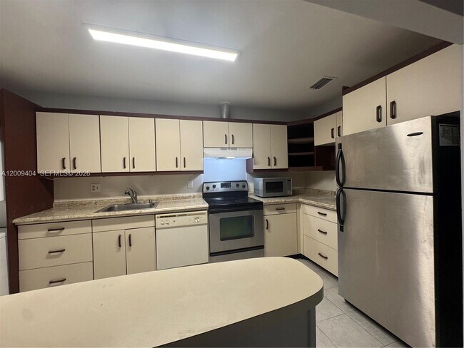 Building Photo - 1140 NW 85th Ave