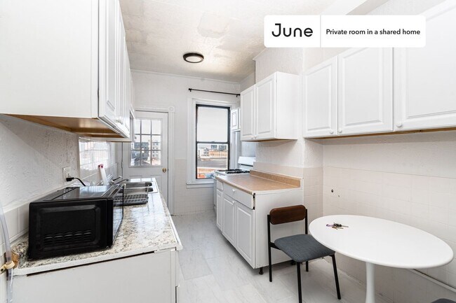 Building Photo - Room in Shared 4 bed/1 bath home in Allston