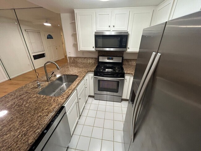 Building Photo - $750.00 off 1st month rent with January 1, 2026 move in!!